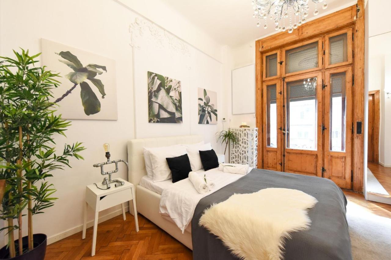 Vintage Elegance, Modern Comfort: 1br Overlooking Calea Victoriei * Bucarest
