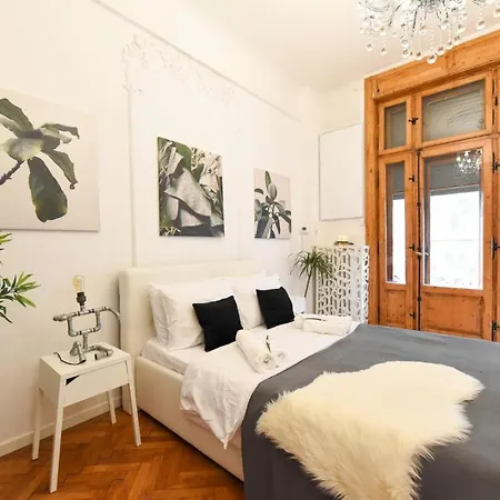 Vintage Elegance, Modern Comfort: 1Br Apartment Overlooking Calea Victoriei Bucharest Exterior photo