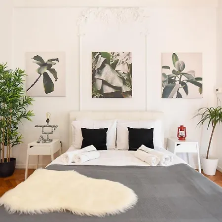Vintage Elegance, Modern Comfort: 1Br Apartment Overlooking Calea Victoriei Bucharest Exterior photo