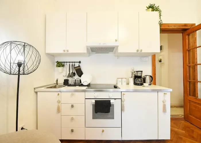 Vintage Elegance, Modern Comfort: 1Br Apartment Overlooking Calea Victoriei