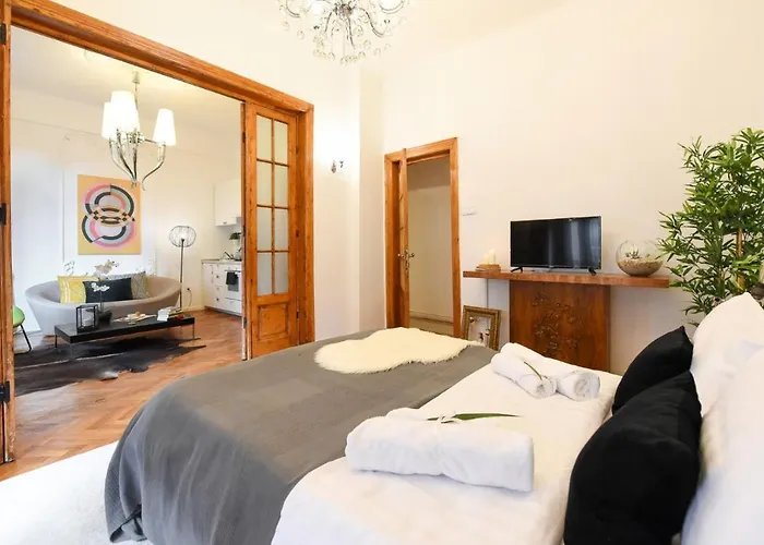 Vintage Elegance, Modern Comfort: 1Br Apartment Overlooking Calea Victoriei