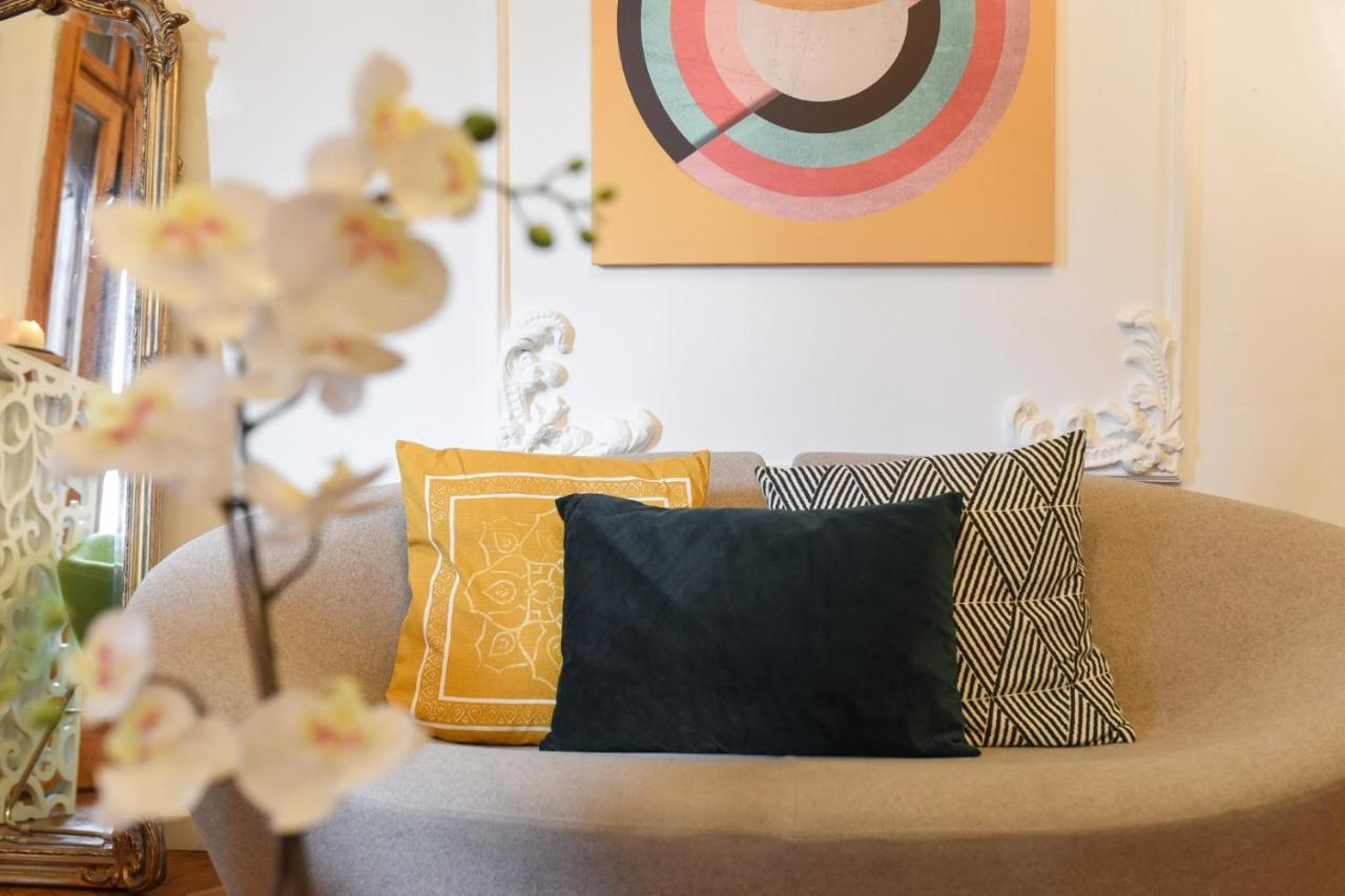 Vintage Elegance, Modern Comfort: 1br Overlooking Calea Victoriei Apartment